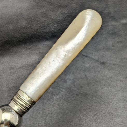 英國古董白珍珠貝殼柄鍍銀果醬勺一對